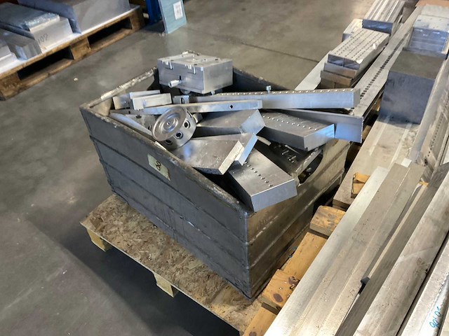 Diverse aluminium restanten - afbeelding 12 van  12