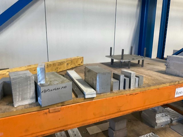 Diverse aluminium restanten - afbeelding 15 van  16