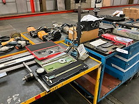 Diverse analoge meettoestellen - afbeelding 1 van  8