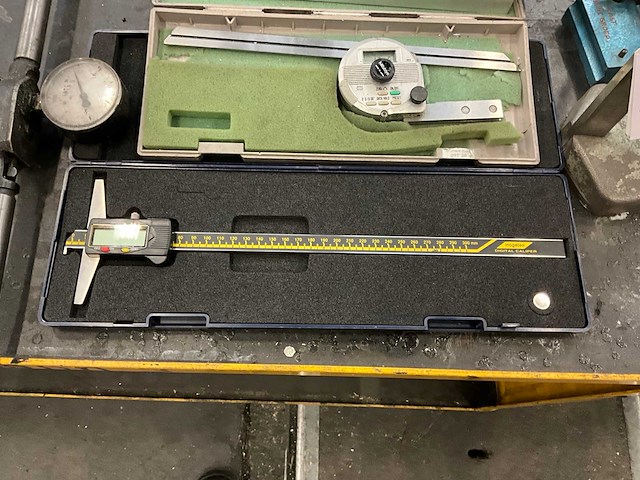 Diverse analoge meettoestellen - afbeelding 2 van  8