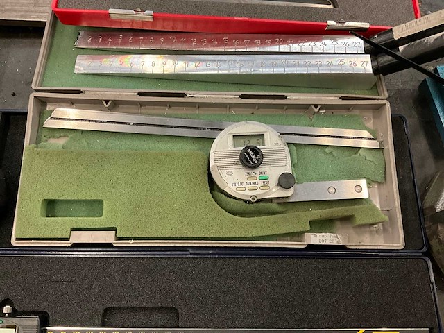 Diverse analoge meettoestellen - afbeelding 3 van  8