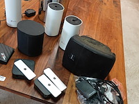 Diverse apparatuur en buitenboxen in verhuisdoos - afbeelding 3 van  5