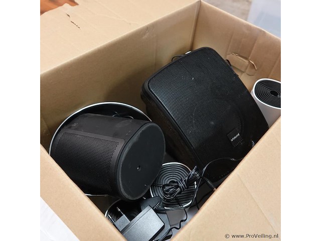 Diverse apparatuur en buitenboxen in verhuisdoos - afbeelding 5 van  5