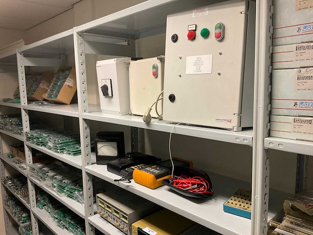 Diverse apparatuur en onderdelen - afbeelding 1 van  14