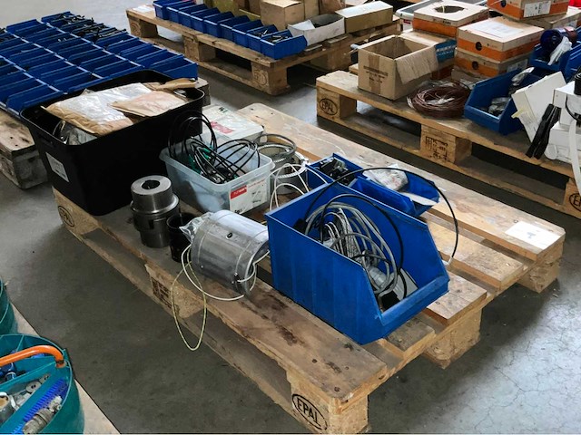 Diverse arburg machine toebehoren - afbeelding 1 van  3