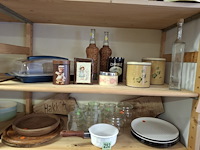 Diverse artikelen, 2 schappen, foto kan wat afwijken - afbeelding 2 van  3
