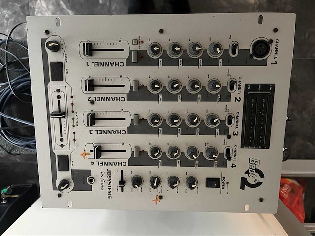 Diverse audio-apparatuur met massagestoel - afbeelding 3 van  9