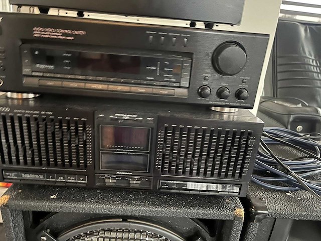 Diverse audio-apparatuur met massagestoel - afbeelding 4 van  9