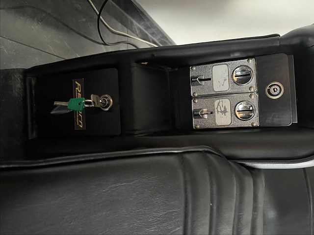 Diverse audio-apparatuur met massagestoel - afbeelding 8 van  9