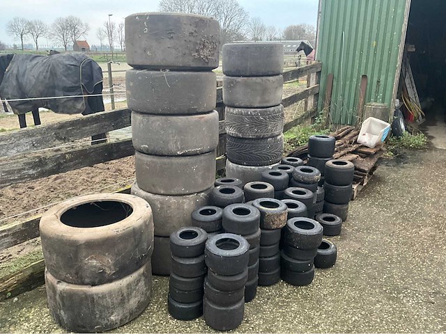 Diverse auto en kart banden - afbeelding 1 van  4