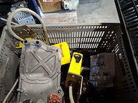 Diverse auto onderdelen en toebehoren - afbeelding 12 van  15