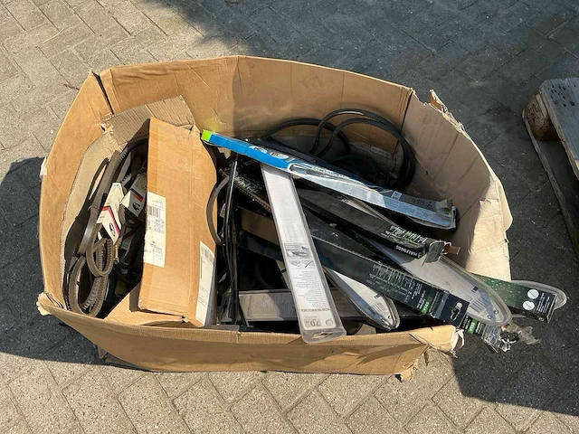 Diverse auto-onderdelen - afbeelding 1 van  6