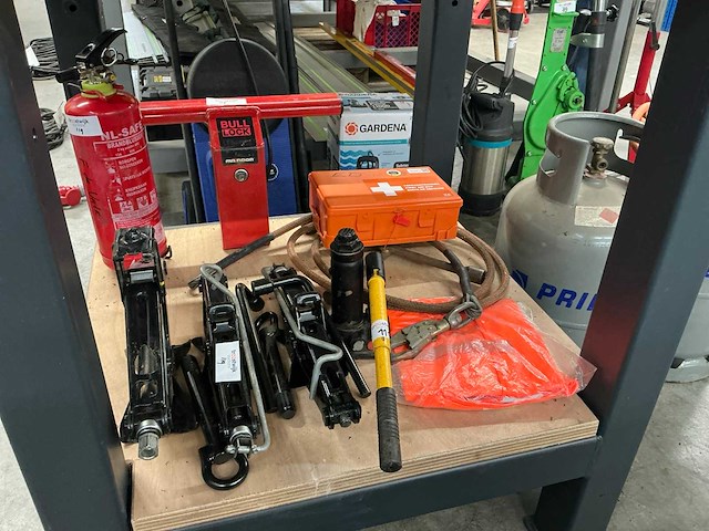 Diverse auto toebehoren - afbeelding 1 van  4