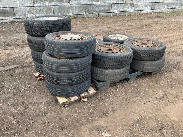 Diverse autobanden autoband - afbeelding 1 van  15