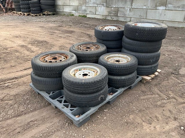 Diverse autobanden autoband - afbeelding 11 van  15