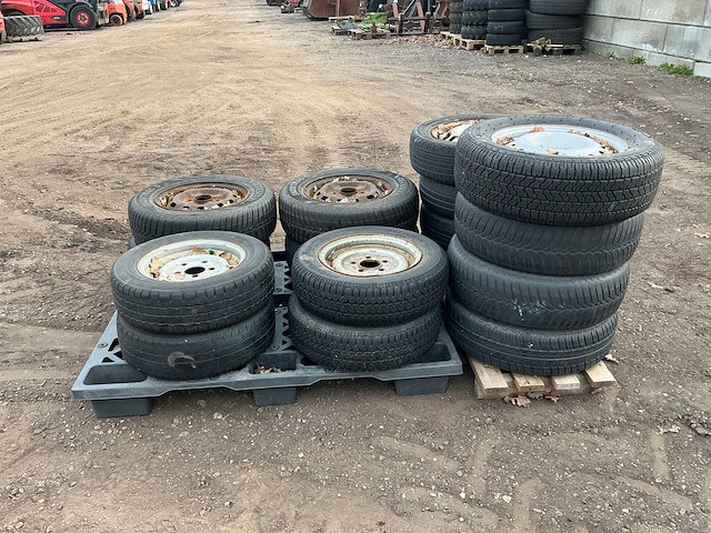 Diverse autobanden autoband - afbeelding 12 van  15