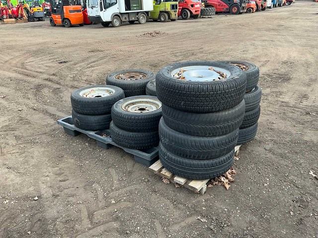 Diverse autobanden autoband - afbeelding 13 van  15