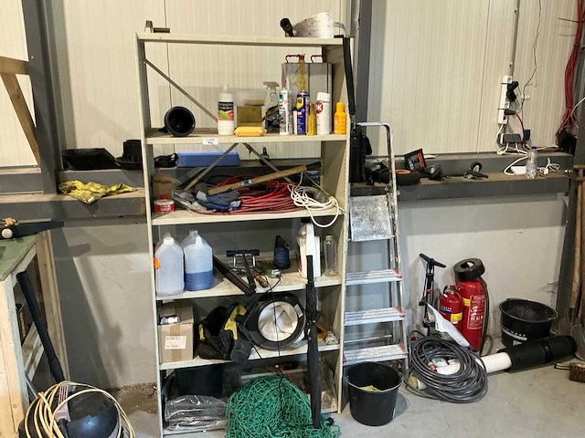 Diverse automaterialen en gereedschappen - afbeelding 1 van  10