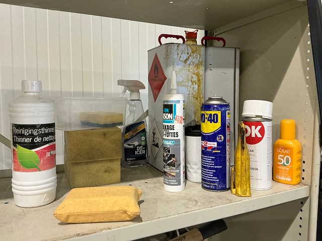 Diverse automaterialen en gereedschappen - afbeelding 4 van  10