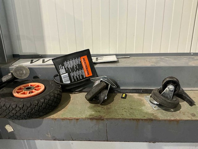 Diverse automaterialen en gereedschappen - afbeelding 10 van  10