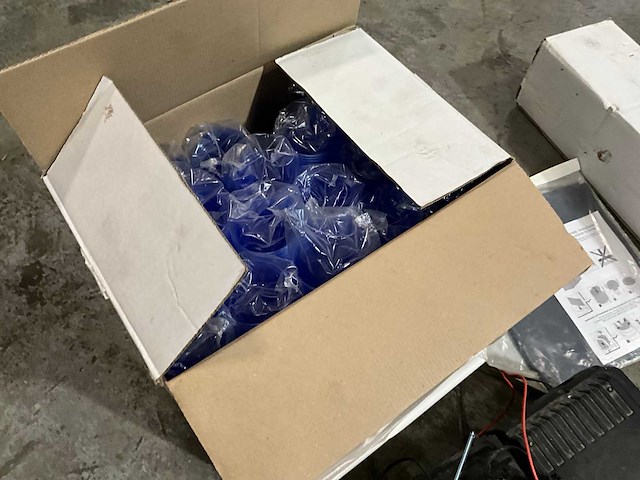 Diverse automotive en garage toebehoren - afbeelding 2 van  12