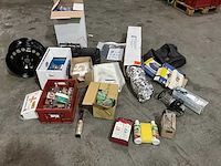 Diverse automotive en garage toebehoren - afbeelding 1 van  12