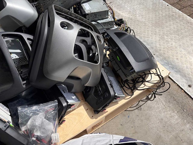 Diverse autoradio’s - afbeelding 1 van  1