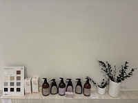 Diverse bad accessoires w.o. zeep en bloempotjes