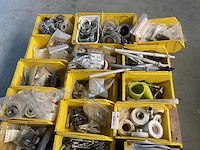 Diverse bakjes met grijpvoorraad - afbeelding 3 van  3