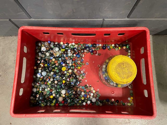 Diverse bakken knikkers - afbeelding 3 van  4