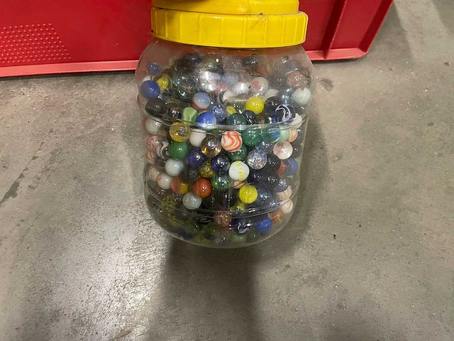 Diverse bakken knikkers - afbeelding 4 van  4