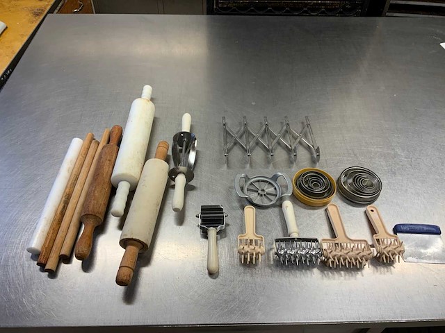 Diverse bakkerij benodigdheden - afbeelding 1 van  6