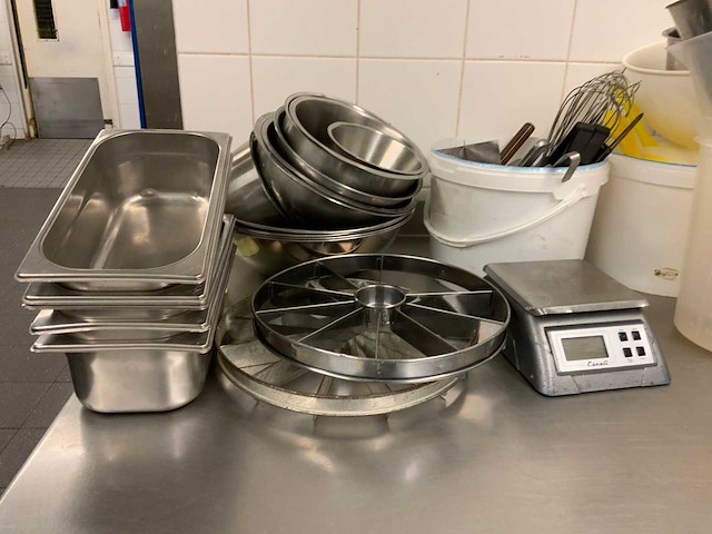 Diverse bakkerij en keuken toebehoren - afbeelding 2 van  8