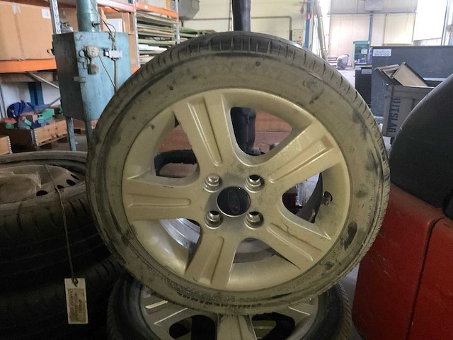 Diverse banden en velgen - afbeelding 4 van  9