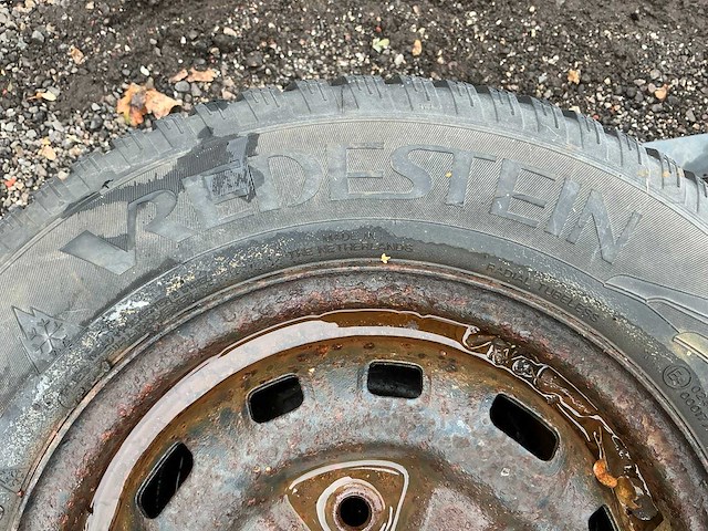 Diverse banden met velg, band, wiel en velg - afbeelding 11 van  21