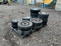 Diverse banden met velg, band, wiel en velg - afbeelding 17 van  21