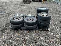 Diverse banden met velg, band, wiel en velg - afbeelding 18 van  21