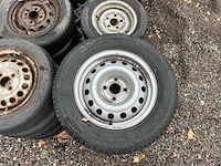 Diverse banden met velg, band, wiel en velg - afbeelding 21 van  21