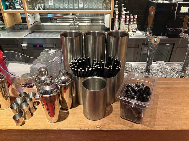 Diverse barbenodigdheden - afbeelding 2 van  6