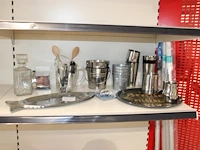 Diverse barmaterialen w.o. karaf, shakers, ijsemmertjes, kannetjes etc.