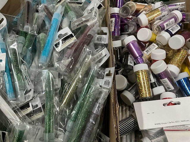 Diverse beautyproducten en nailart - afbeelding 5 van  17