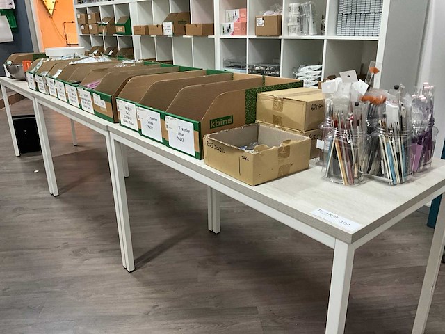 Diverse beautyproducten en nailart - afbeelding 1 van  17