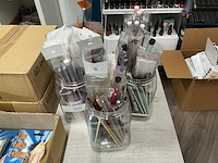 Diverse beautyproducten en nailart - afbeelding 10 van  17