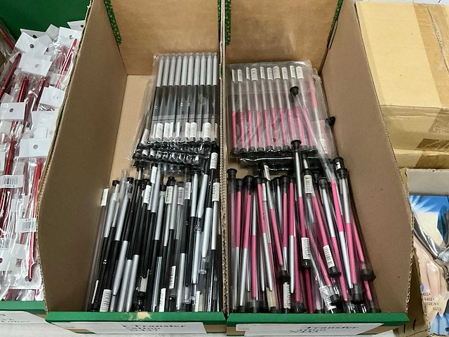 Diverse beautyproducten en nailart - afbeelding 12 van  17