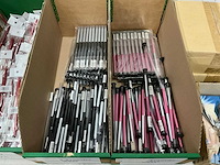 Diverse beautyproducten en nailart - afbeelding 12 van  17