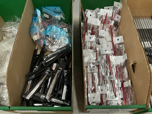 Diverse beautyproducten en nailart - afbeelding 13 van  17