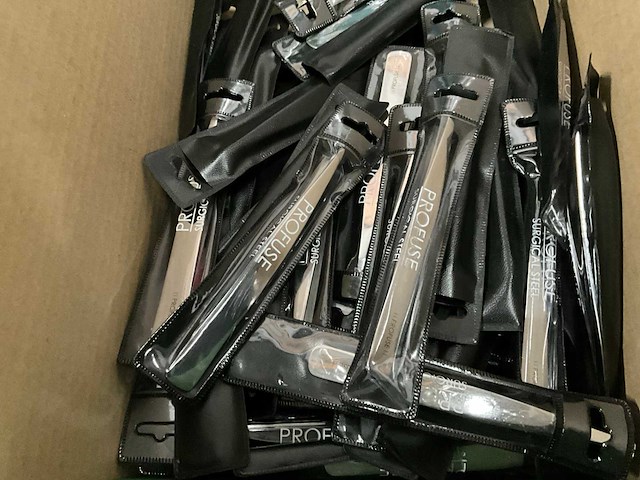 Diverse beautyproducten en nailart - afbeelding 14 van  17