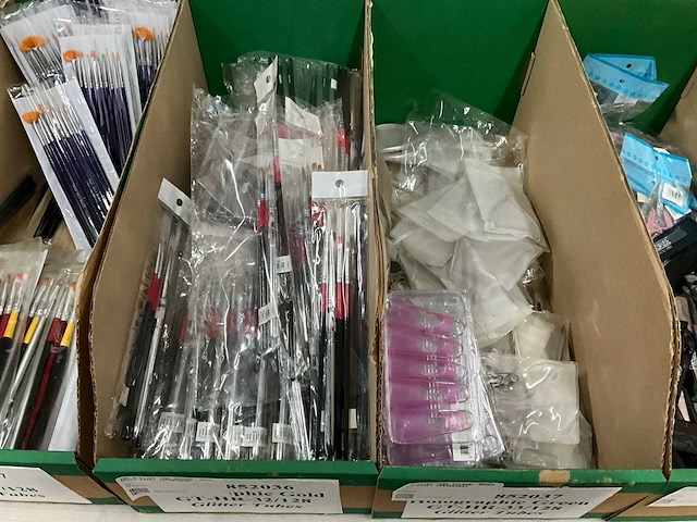 Diverse beautyproducten en nailart - afbeelding 15 van  17