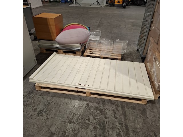 Diverse bedrijfsinventaris - afbeelding 18 van  26