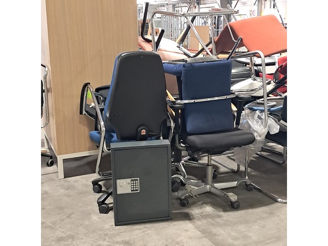 Diverse bedrijfsinventaris - afbeelding 4 van  10